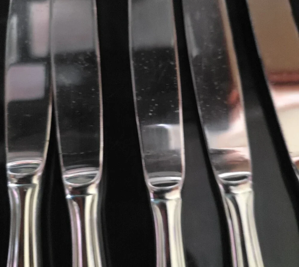 ​Brand / Maker: InternatPolished Silver Stainless Steel Dinner Knives - Set of 6